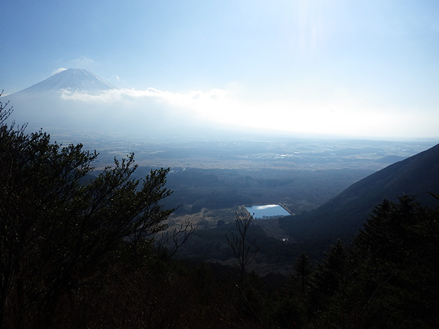 富士山と四角い用水池